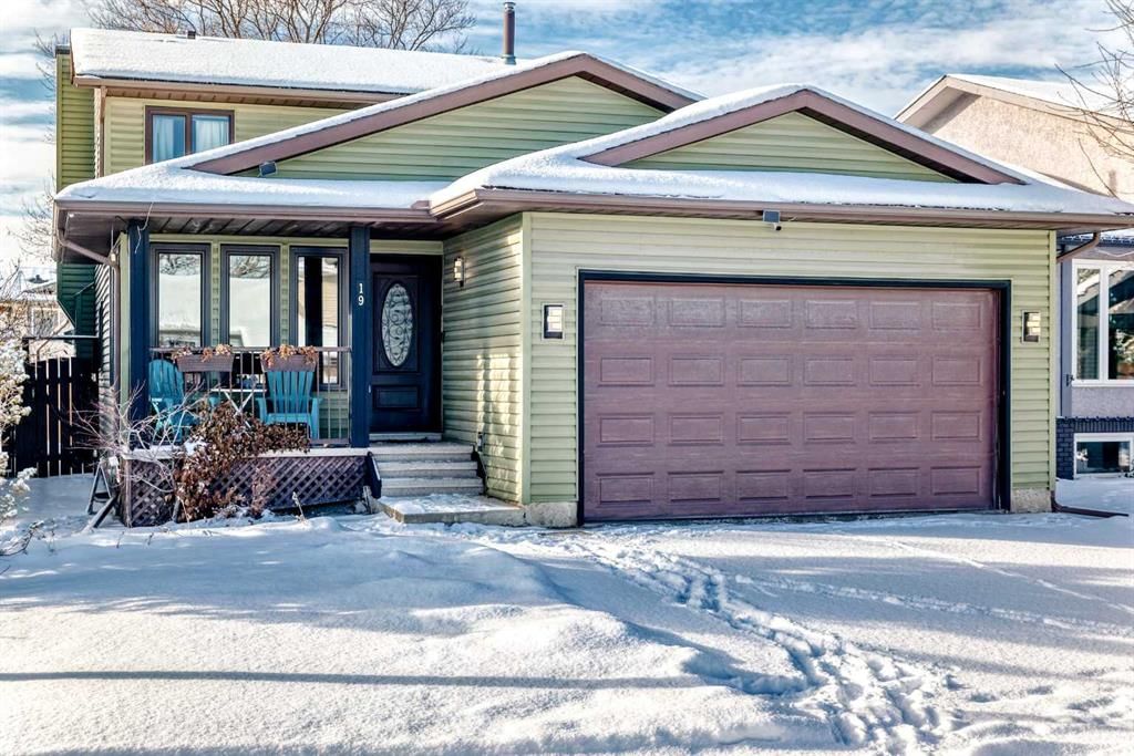 19 Mchugh Place NE, Calgary — main listing photo