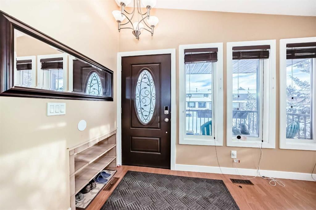 19 Mchugh Place NE, Calgary — photo 4 of 50