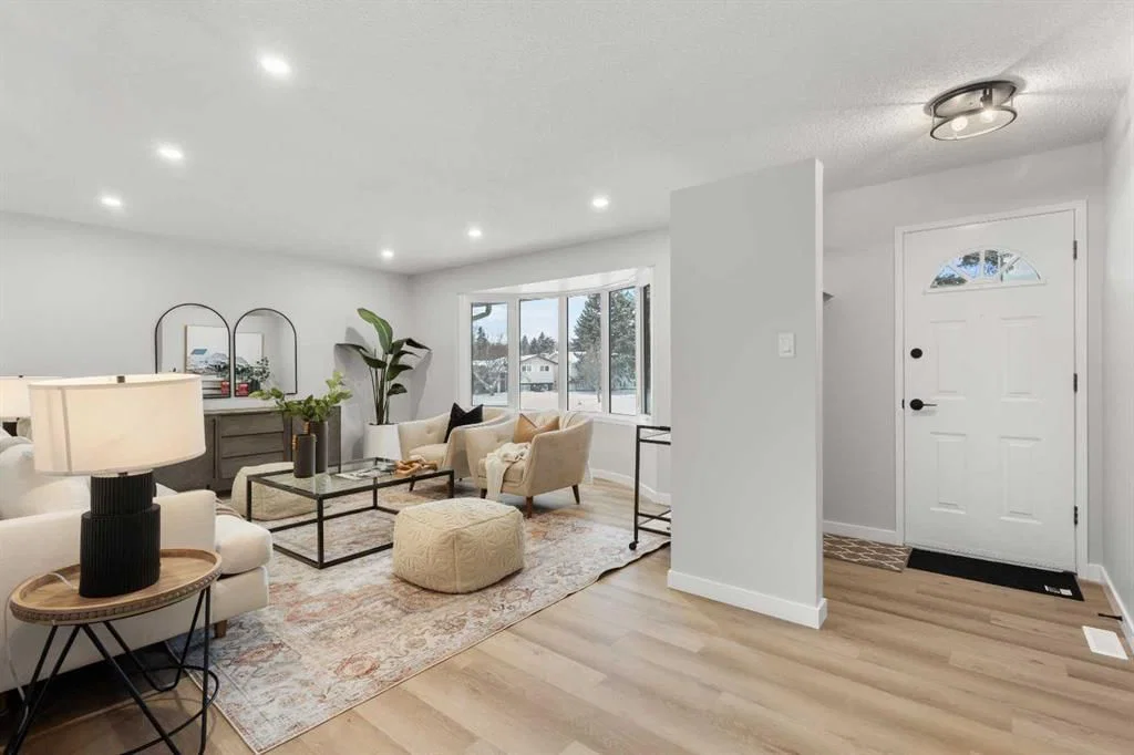 7512 Hunterfield Road NW, Calgary — photo 3 of 43