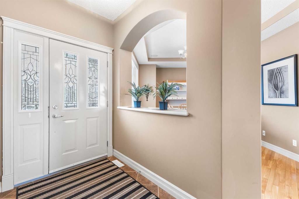 131 Discovery Ridge Way SW, Calgary — photo 2 of 50