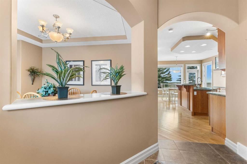 131 Discovery Ridge Way SW, Calgary — photo 3 of 50