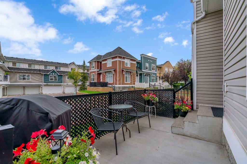 117 Mckenzie Towne Gate SE, Calgary — photo 5 of 36