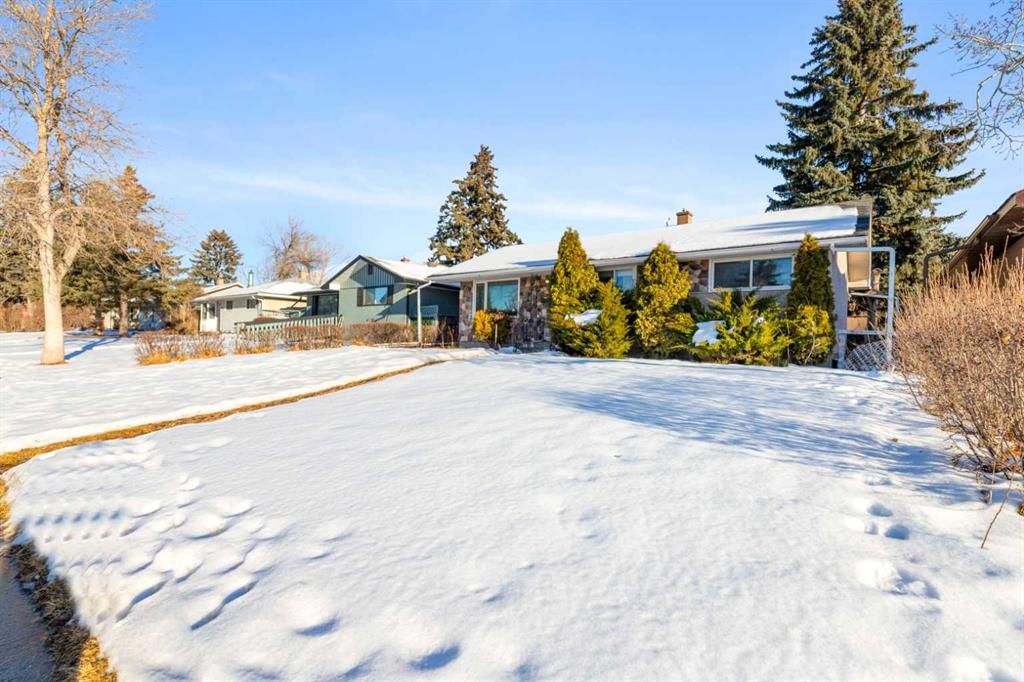 2618 46 Street SE, Calgary — photo 3 of 30