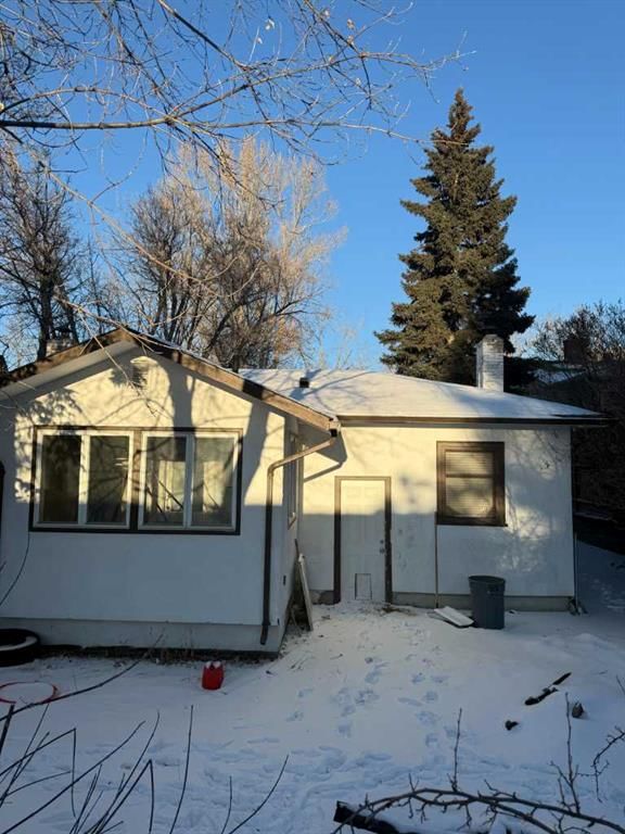 5019 Vienna Drive NW, Calgary — photo 3 of 6