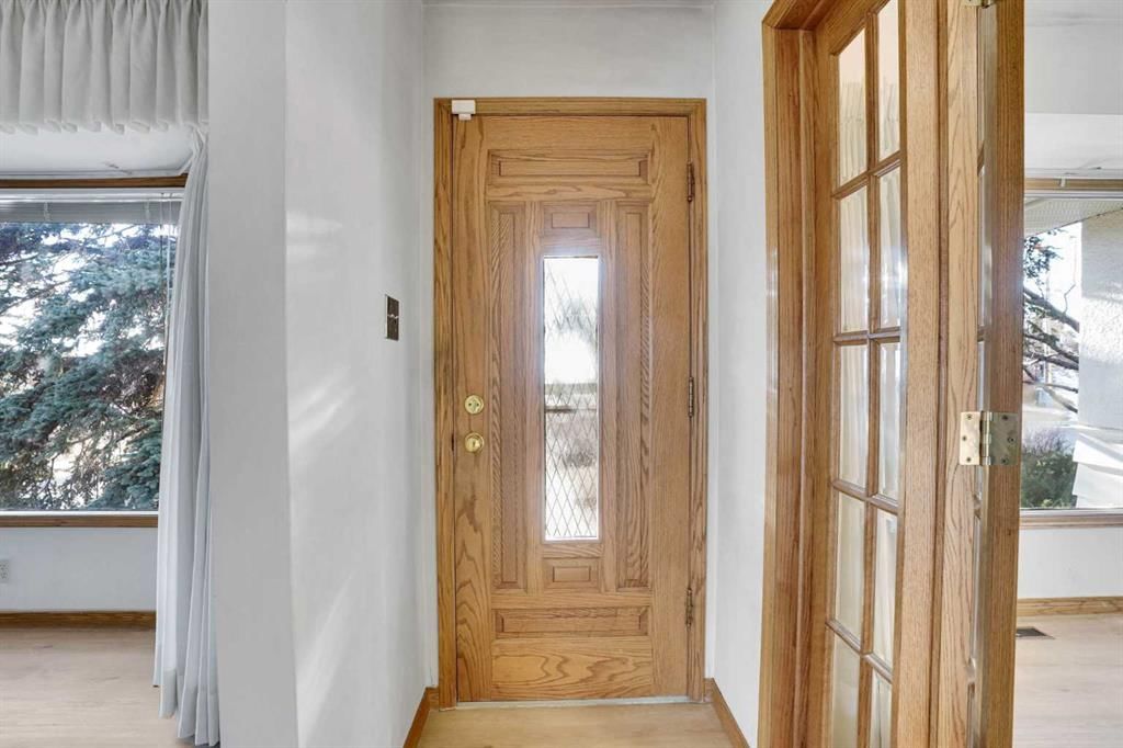 1956 Kelwood Drive SW, Calgary — photo 2 of 41