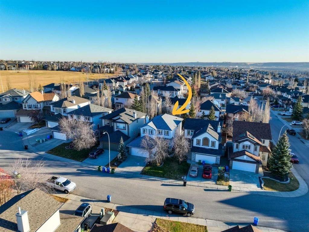 113 Rockbluff Place NW, Calgary — photo 2 of 40