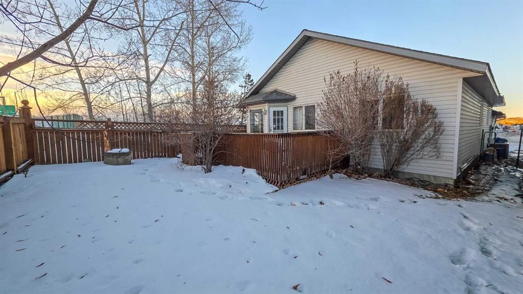 152 Valley Meadow Close NW, Calgary — photo 3 of 30