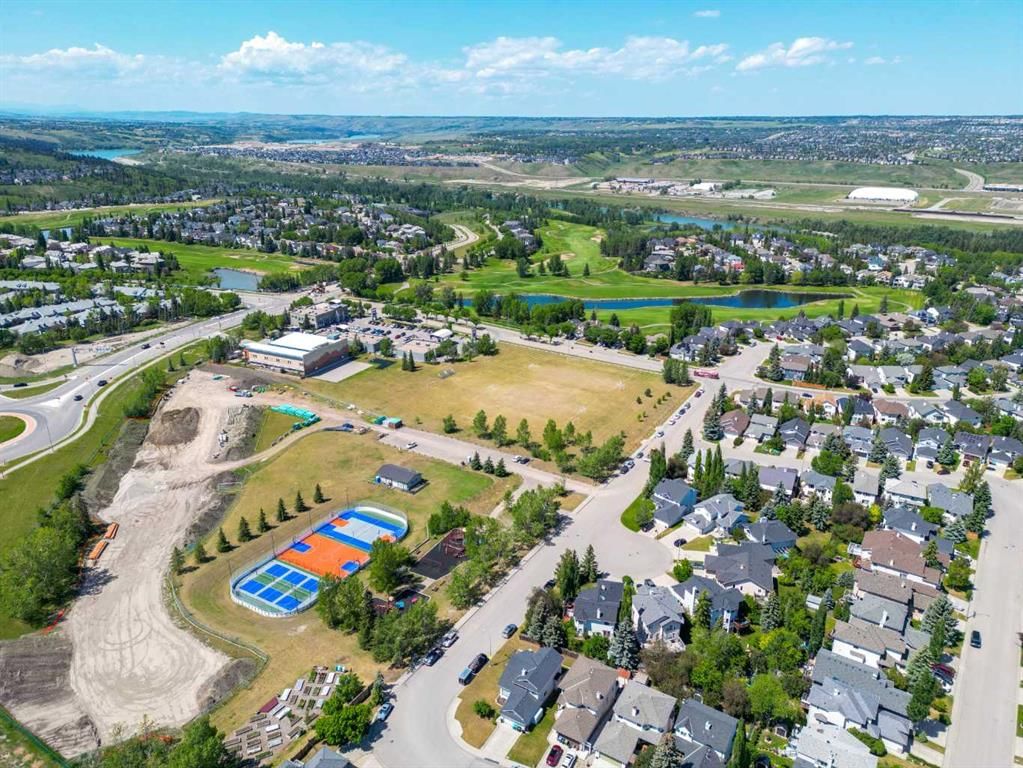 152 Valley Meadow Close NW, Calgary — photo 4 of 30