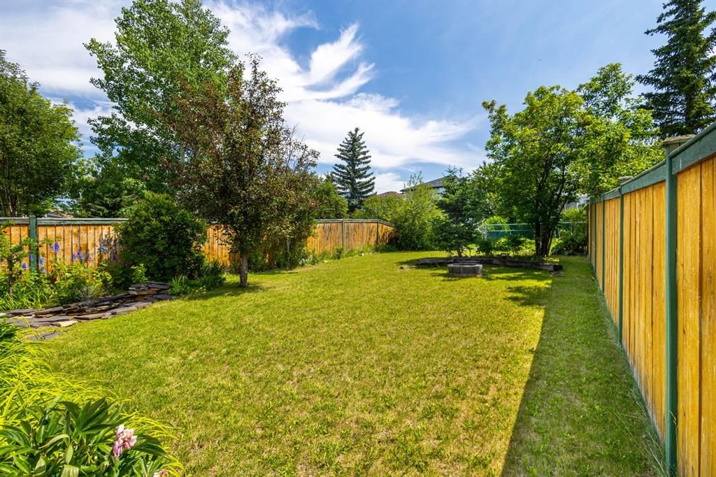 11137 Hidden Valley Drive NW, Calgary — photo 3 of 35