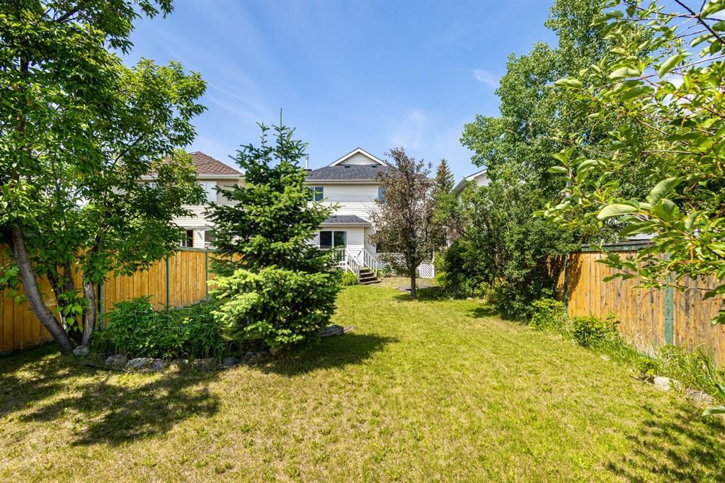 11137 Hidden Valley Drive NW, Calgary — photo 4 of 35