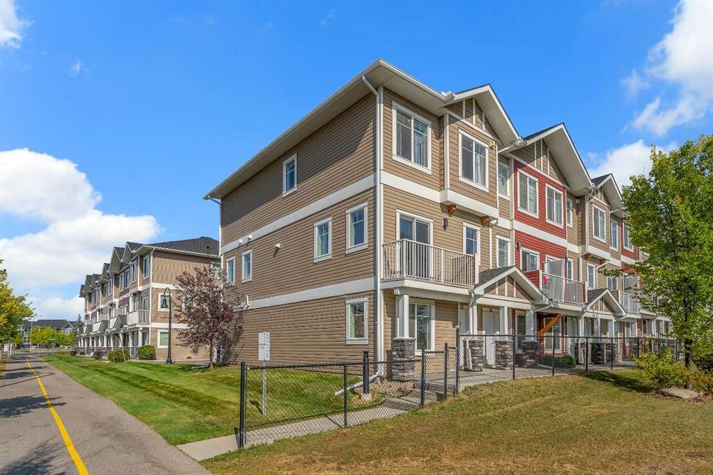 23 REDSTONE Circle NE, Calgary — photo 3 of 35