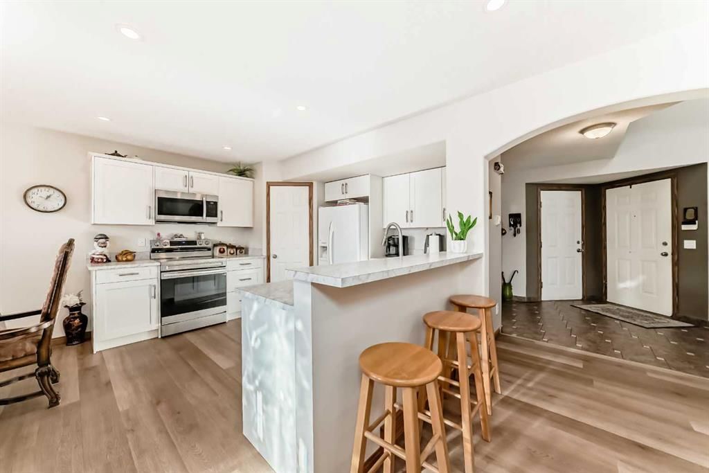 51 Everstone Boulevard SW, Calgary — photo 4 of 47