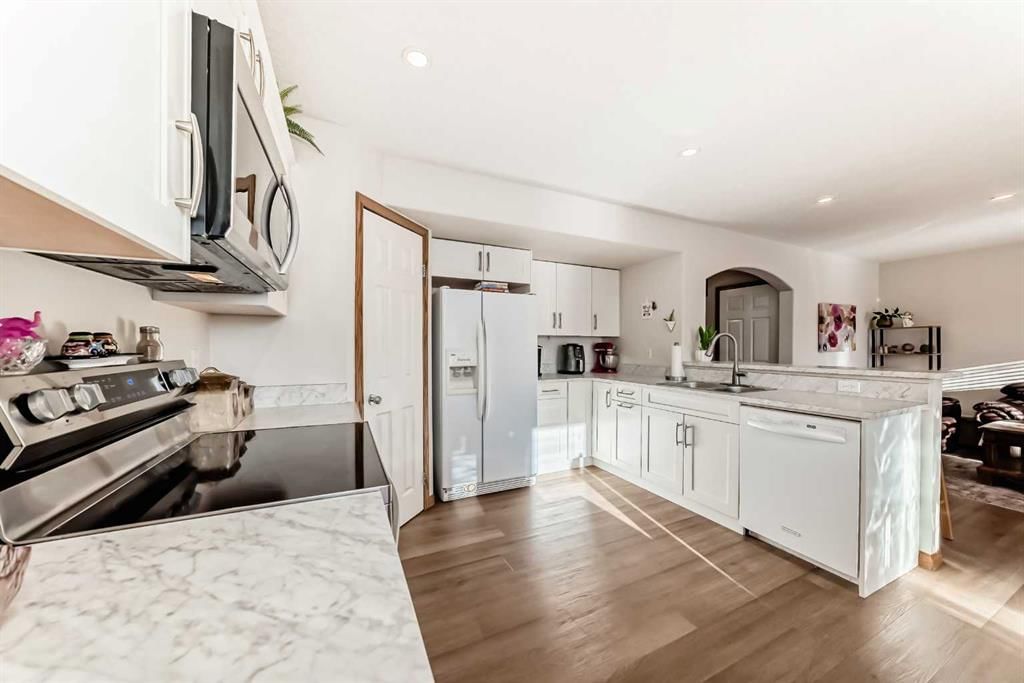 51 Everstone Boulevard SW, Calgary — photo 5 of 47