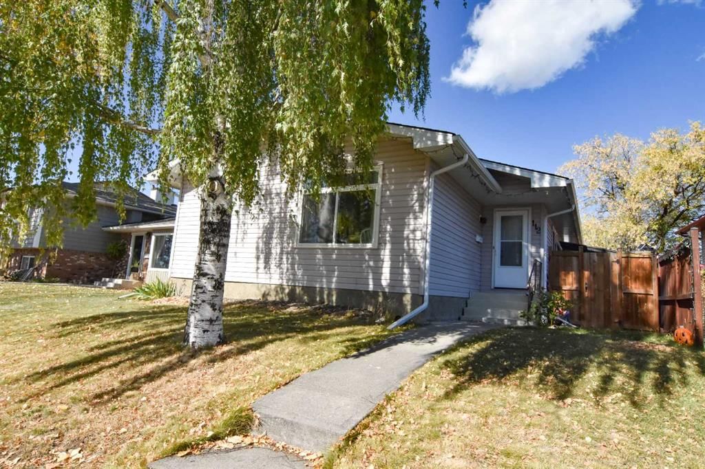 112 Woodvale Road SW, Calgary — photo 3 of 29