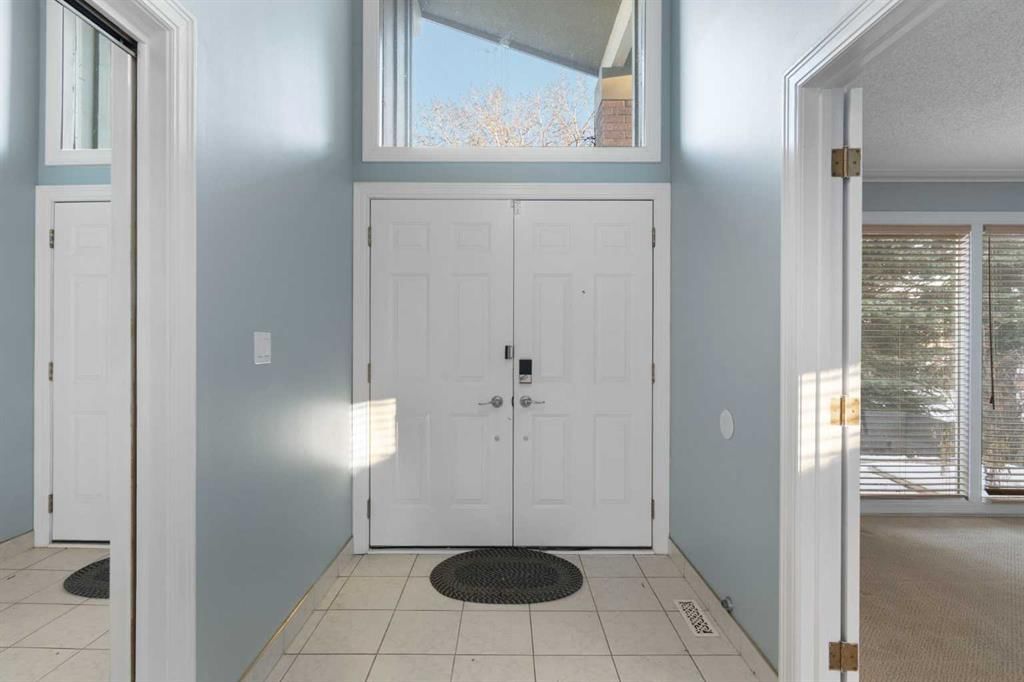 1447 Acadia Drive SE, Calgary — photo 2 of 47