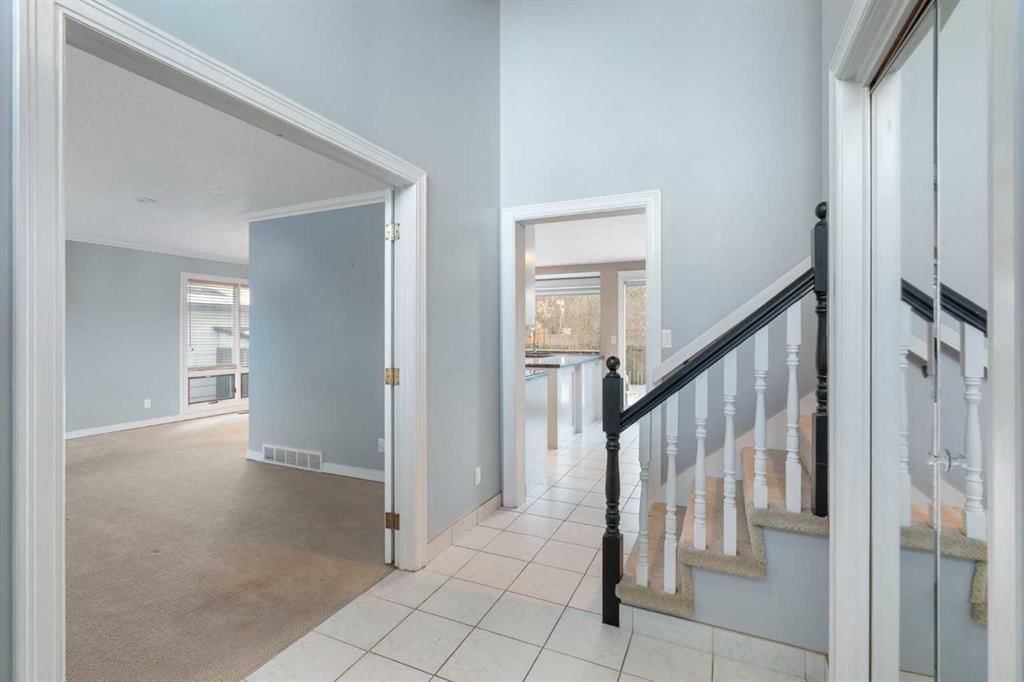 1447 Acadia Drive SE, Calgary — photo 3 of 47