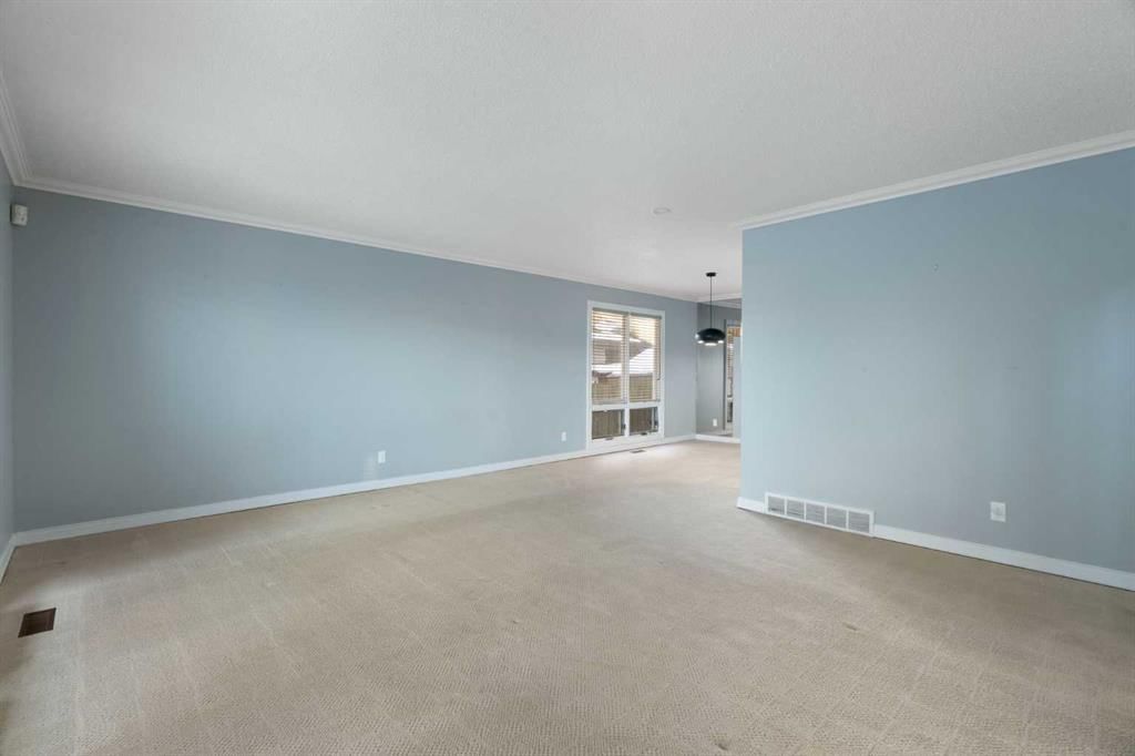 1447 Acadia Drive SE, Calgary — photo 5 of 47
