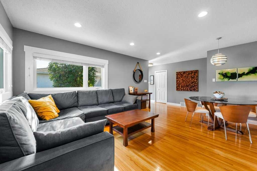 1131 15 Avenue NE, Calgary — photo 4 of 46