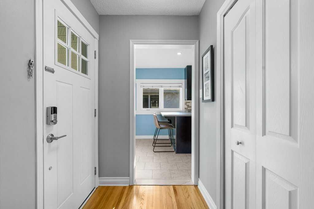 1131 15 Avenue NE, Calgary — photo 5 of 46
