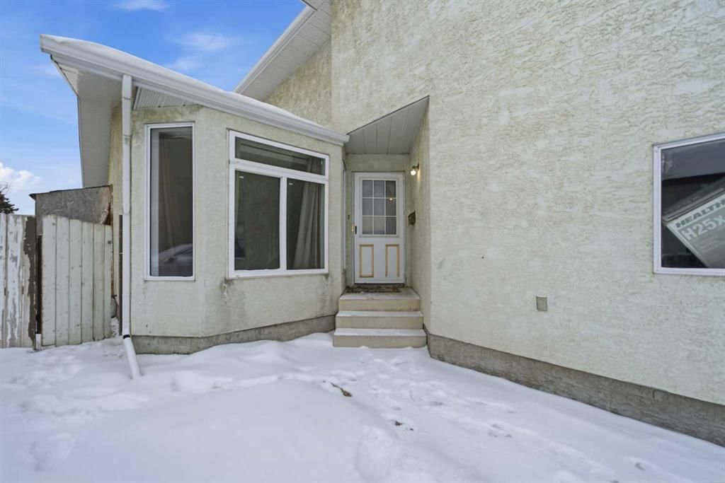 61 Martinview Crescent NE, Calgary — photo 4 of 48