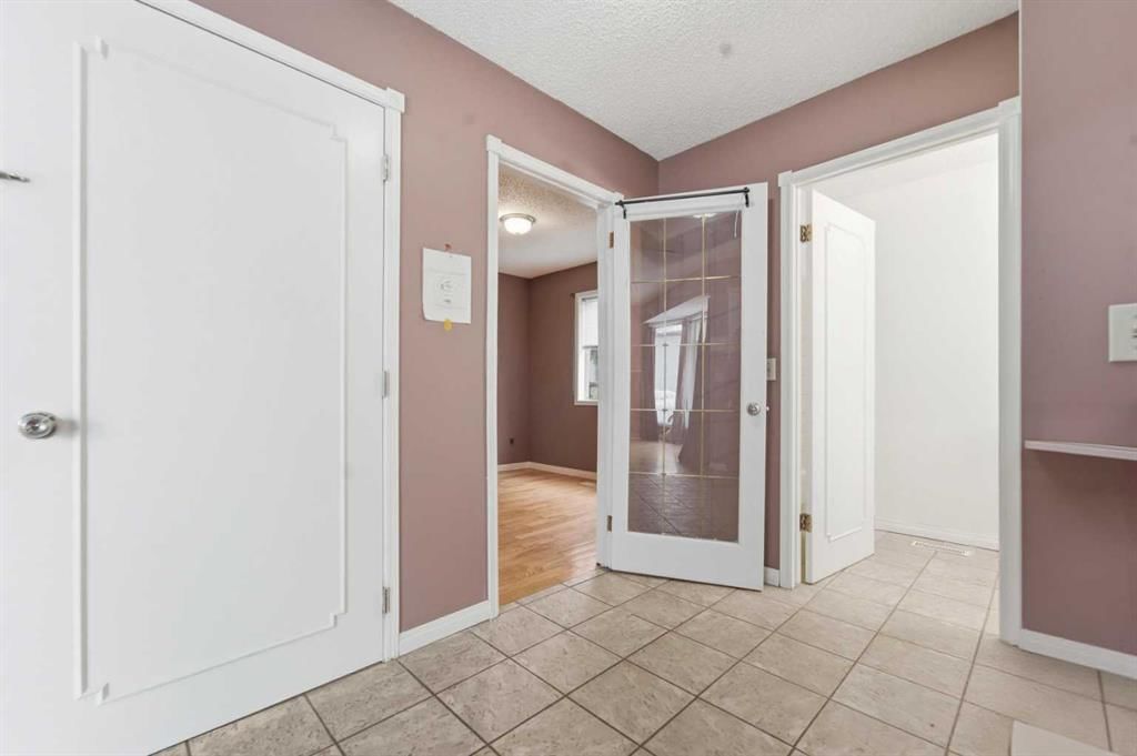 61 Martinview Crescent NE, Calgary — photo 5 of 48