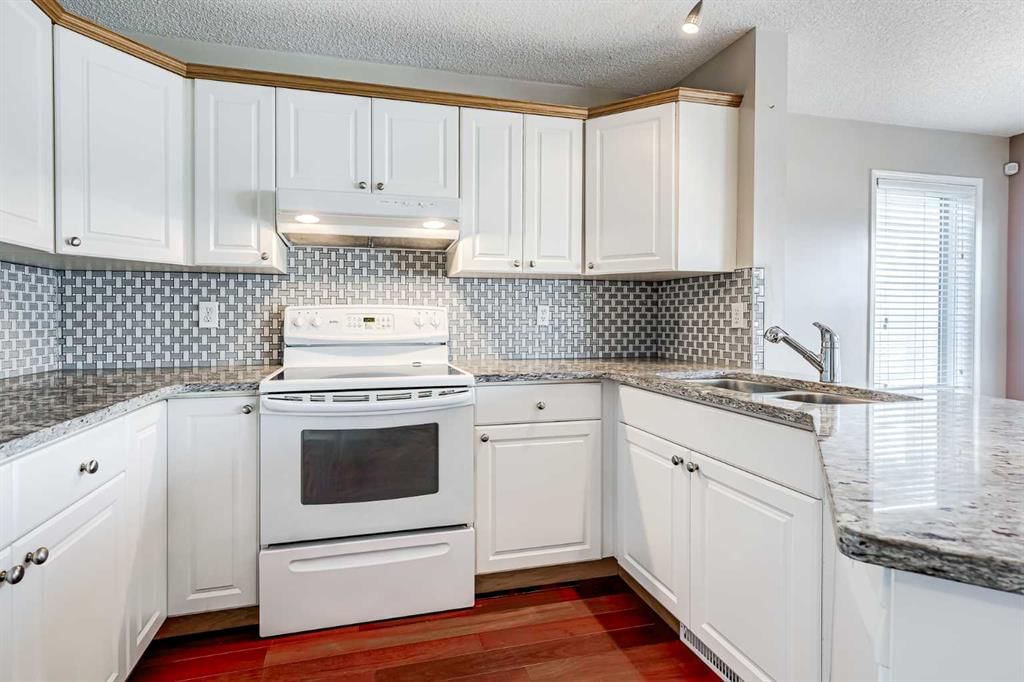 91 Covington Close NE, Calgary — photo 5 of 38