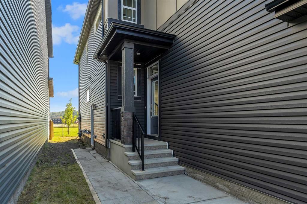 211 Creekstone Row SW, Calgary — photo 2 of 50