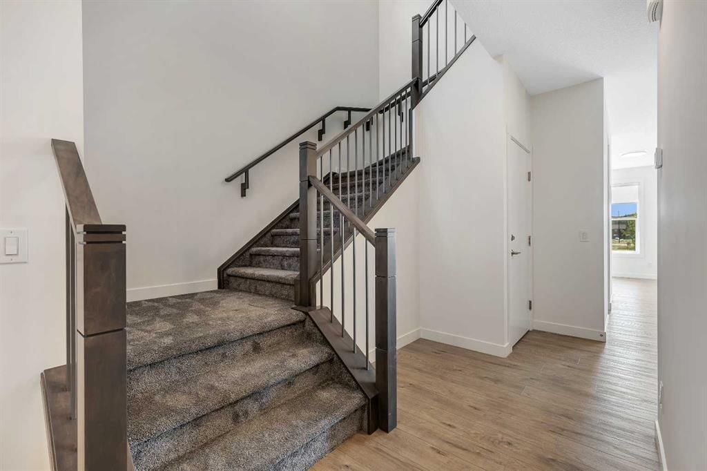 211 Creekstone Row SW, Calgary — photo 4 of 50