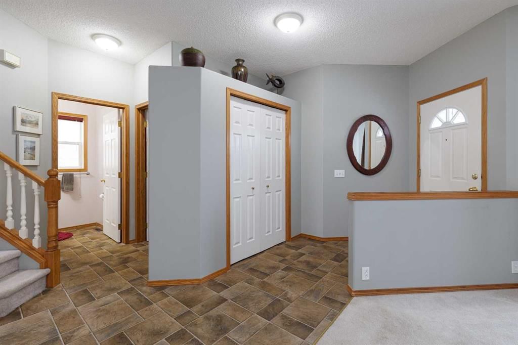 247 Mt Selkirk Close SE, Calgary — photo 2 of 42