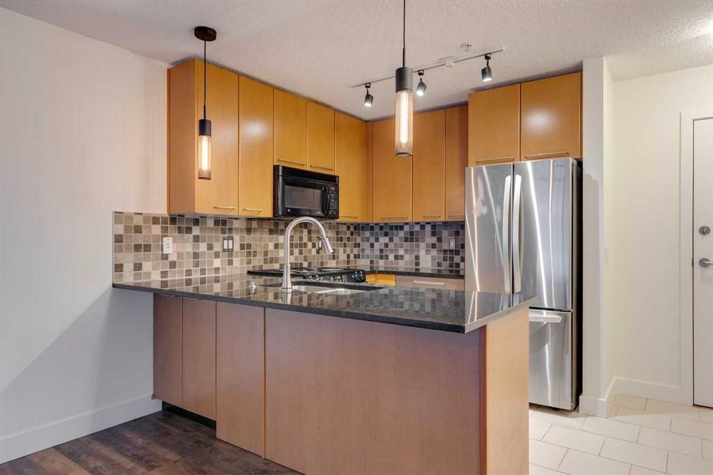 106, 35 Richard Court SW, Calgary — photo 4 of 27