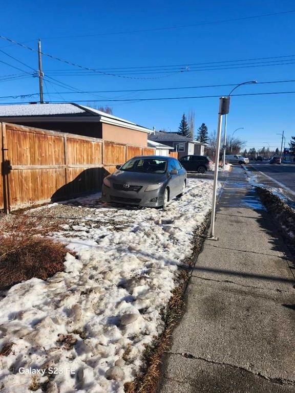 3680 26 Avenue SW, Calgary — photo 2 of 33