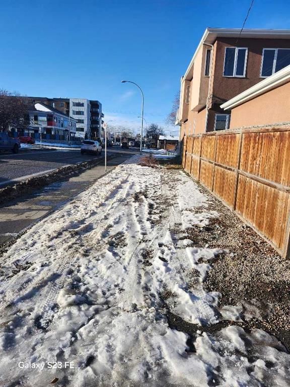 3680 26 Avenue SW, Calgary — photo 3 of 33