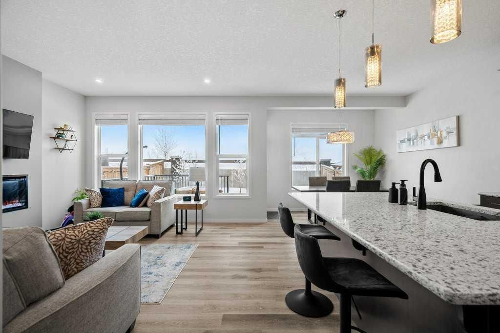 102 Creekside Way SW, Calgary — photo 3 of 50