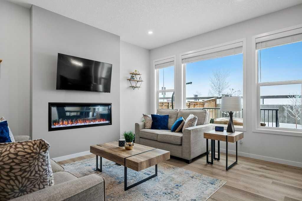 102 Creekside Way SW, Calgary — photo 5 of 50