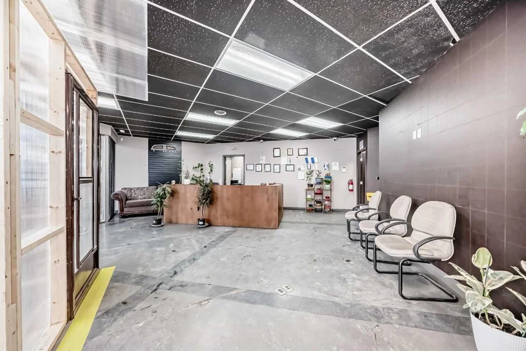 3505 32 Street NE, Calgary — photo 4 of 49