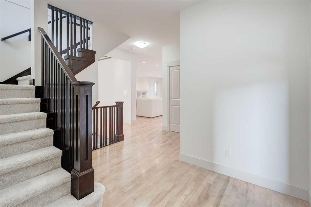 1410 26A Street SW, Calgary — photo 2 of 47