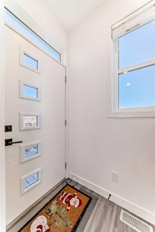 9053 46 Street NE, Calgary — photo 4 of 33