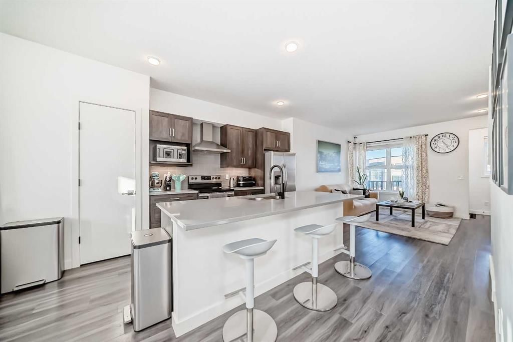 9053 46 Street NE, Calgary — photo 5 of 33