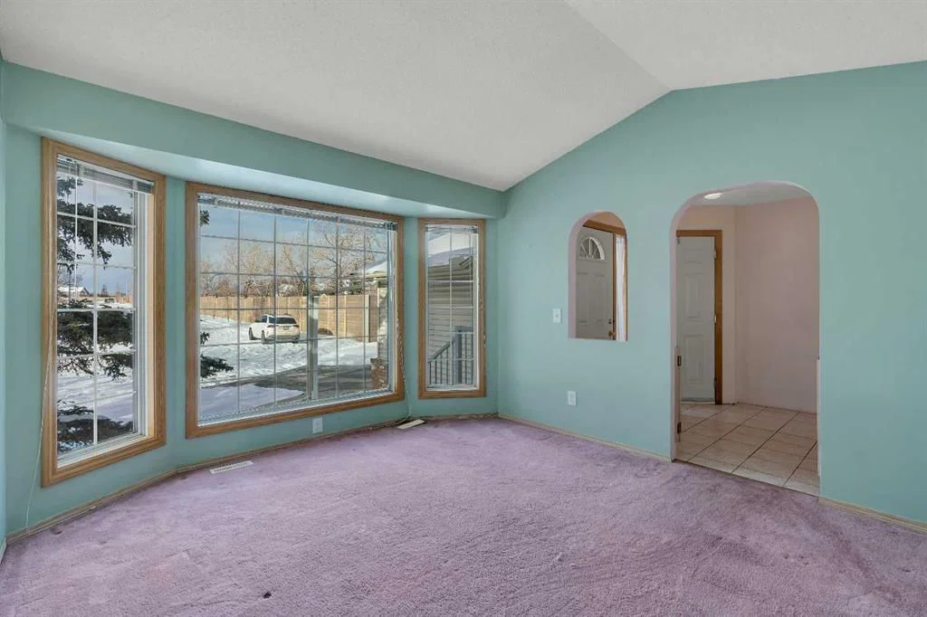 12 Hawkland Crescent NW, Calgary — photo 5 of 25