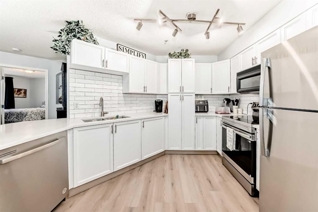 107, 345 Rocky Vista Park NW, Calgary — photo 3 of 39