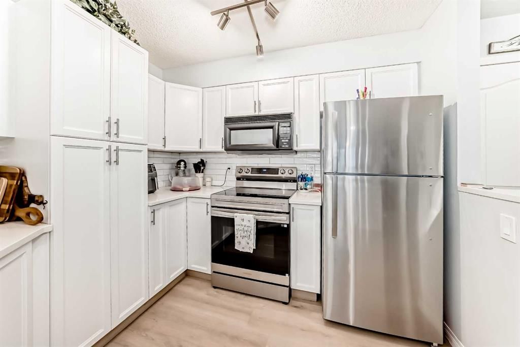 107, 345 Rocky Vista Park NW, Calgary — photo 4 of 39