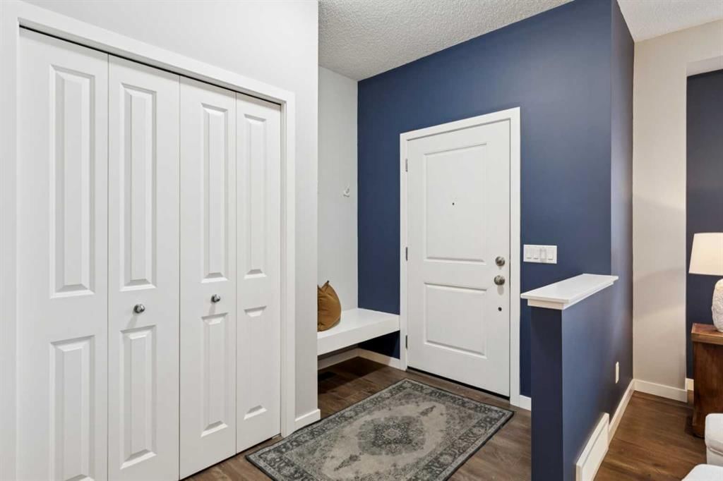 98 Magnolia Square SE, Calgary — photo 3 of 46