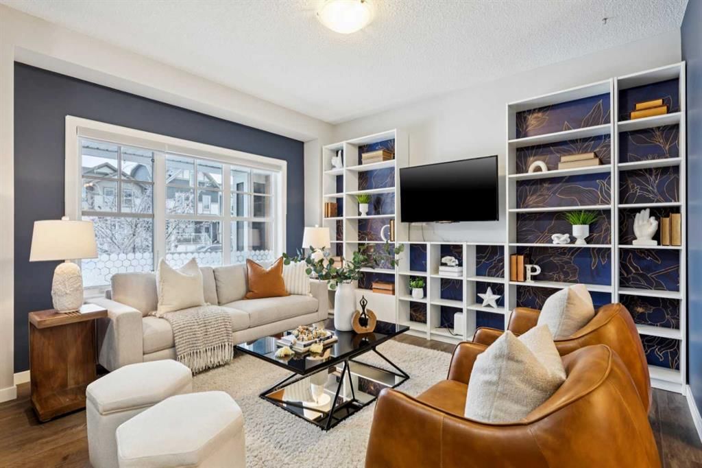 98 Magnolia Square SE, Calgary — photo 4 of 46