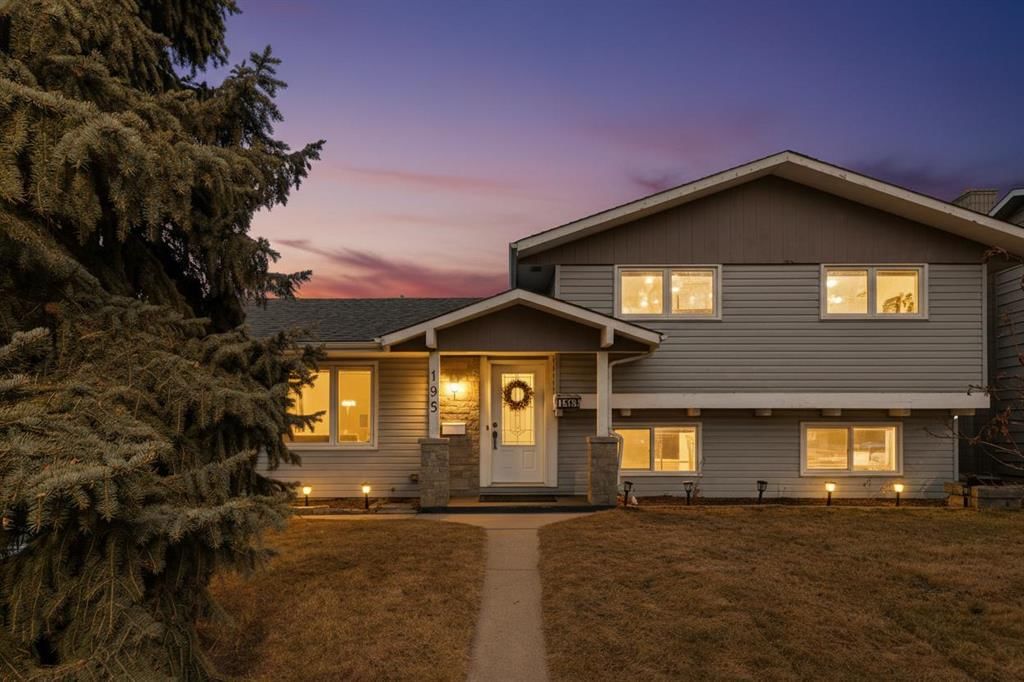 195 Lake Adams Crescent SE, Calgary — main listing photo