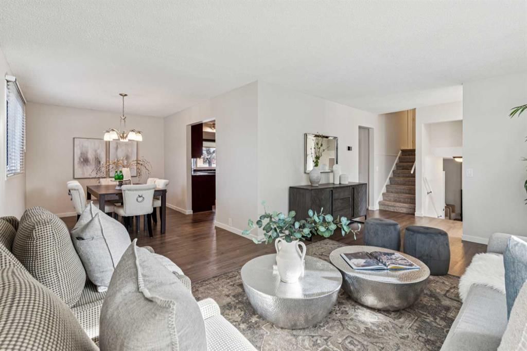 195 Lake Adams Crescent SE, Calgary — photo 5 of 49