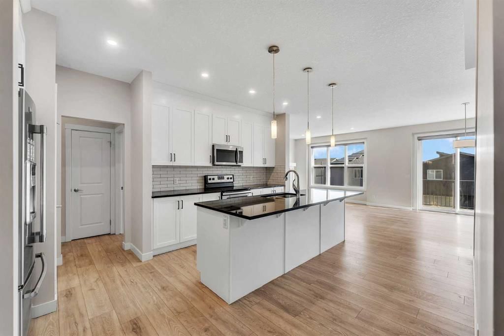 34 Sage Bluff Heights NW, Calgary — photo 4 of 39