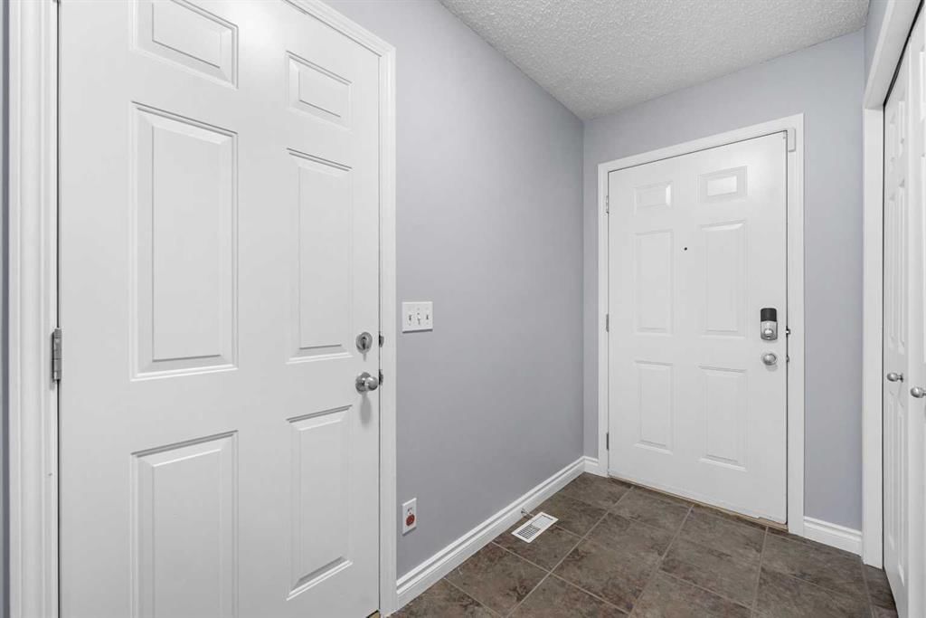 118 Copperfield Lane SE, Calgary — photo 3 of 48