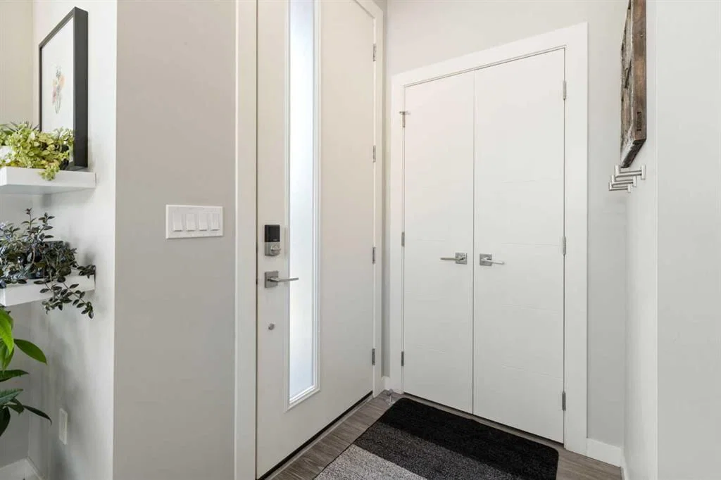 4613 72 Street NW, Calgary — photo 3 of 50