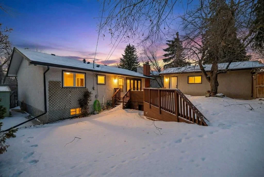 7103 Hunterwood Road NW, Calgary — photo 2 of 46