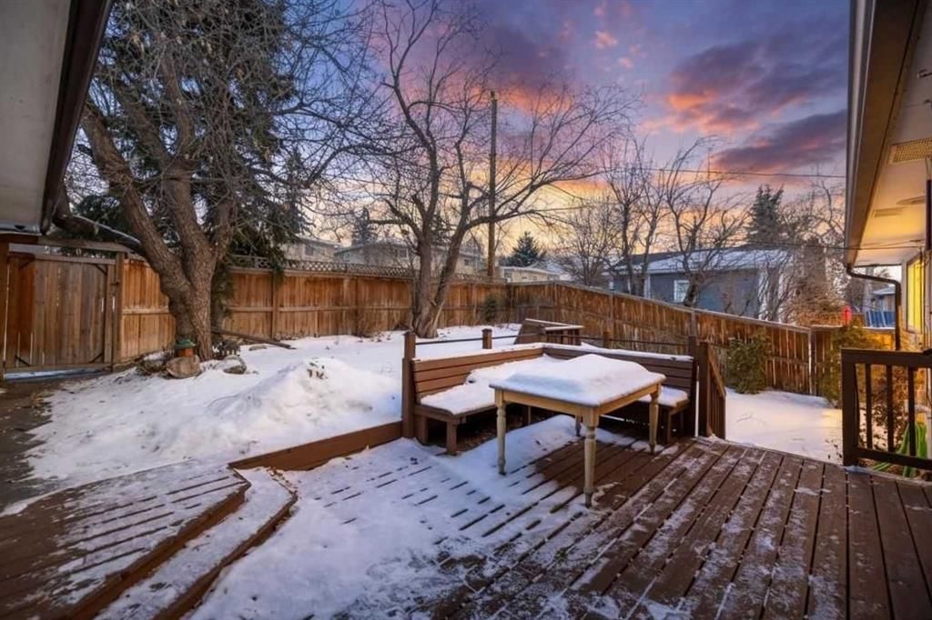 7103 Hunterwood Road NW, Calgary — photo 3 of 46